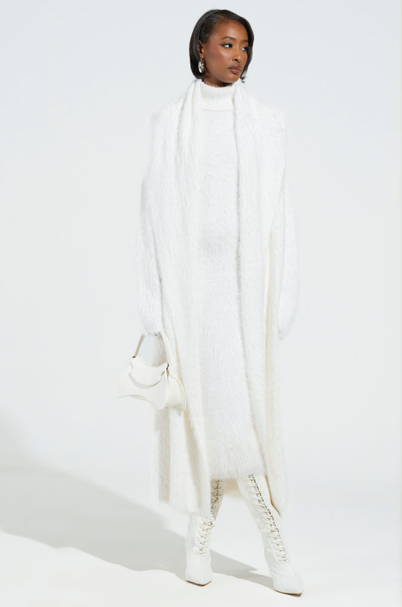 KYLIE FUZZY CARDIGAN IN WHITE