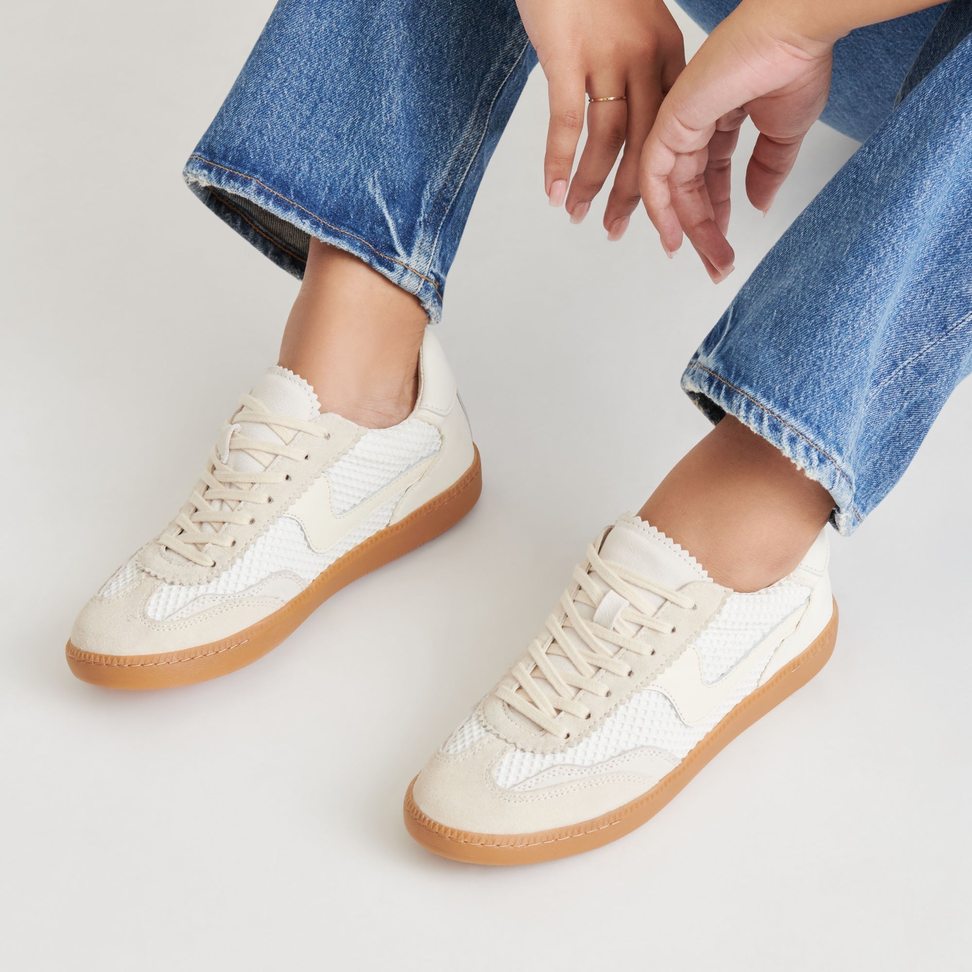 NOTICE MESH SNEAKERS WHITE WOVEN MESH - re:vita