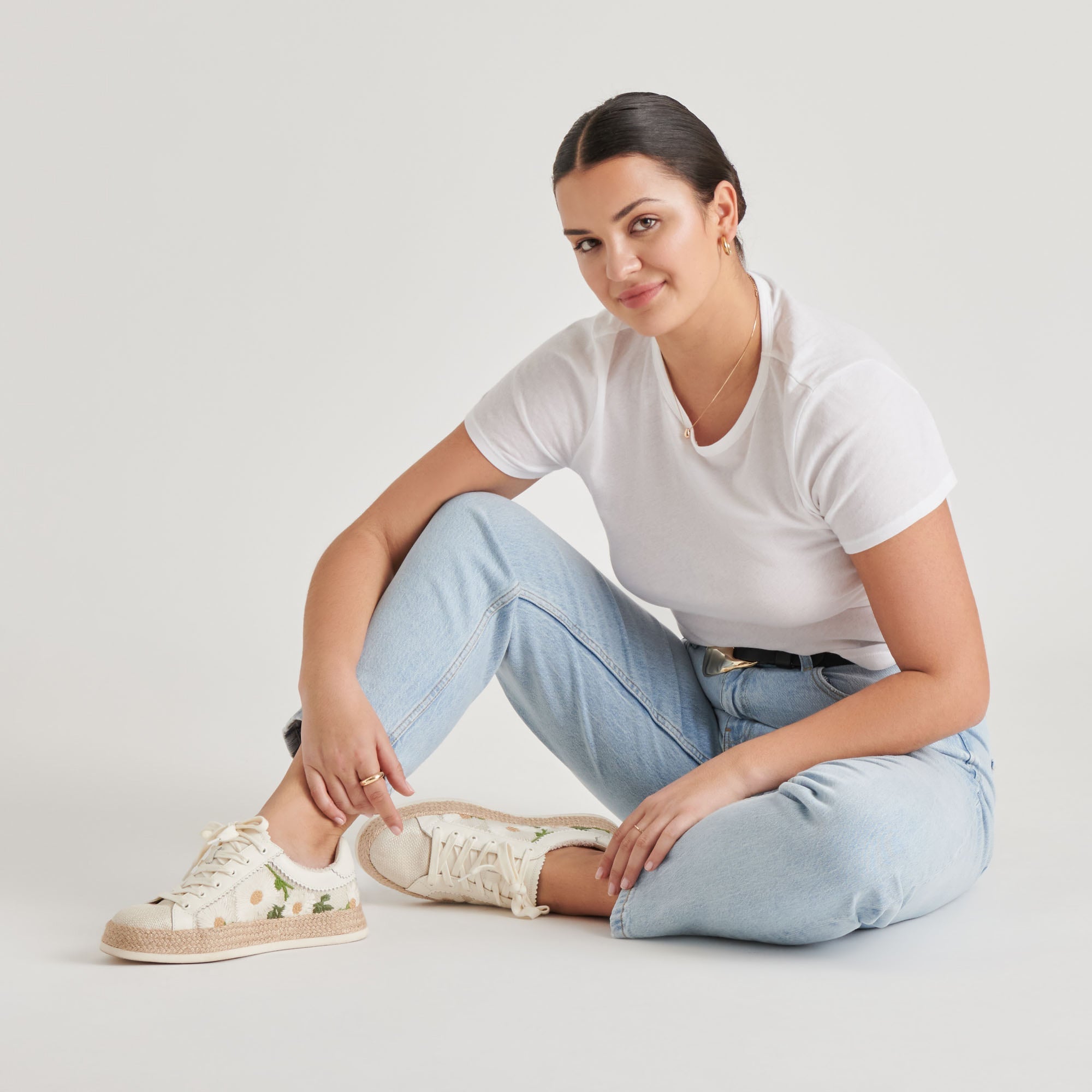 AZALIA SNEAKERS WHITE FLORAL RAFFIA - re:vita